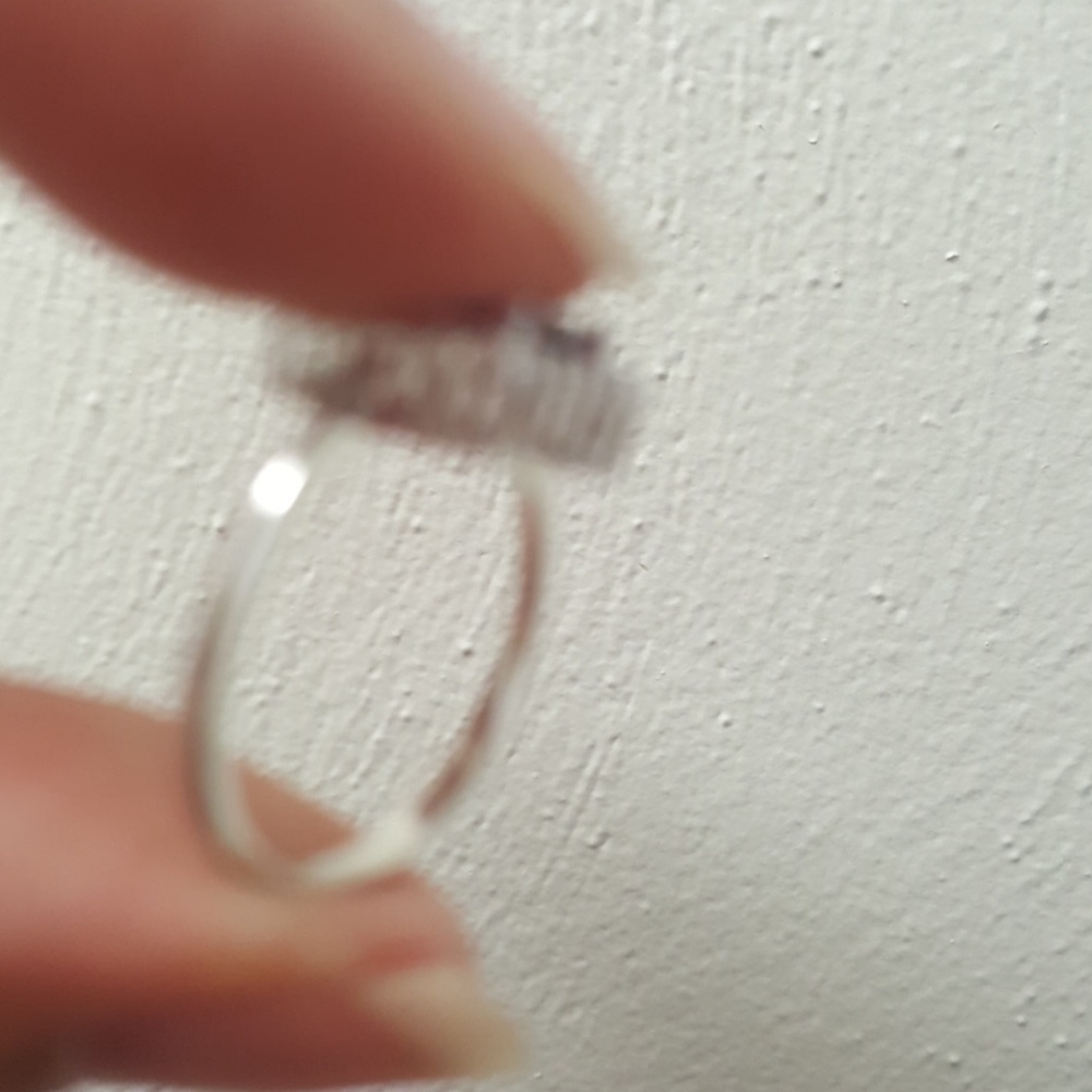 Stunning Sterling Silver Ring - Picture 4 of 4